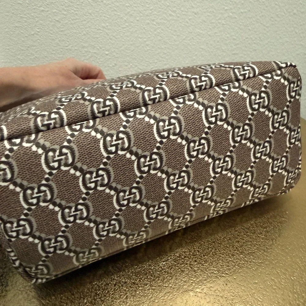 Gucci Tan Monogram Shoulder Bag - Picture 3 of 4